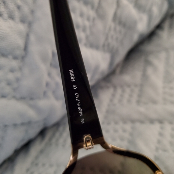 FENDI NWOT Sunglasses EXCELLENT CONDITION - Picture 3 of 6